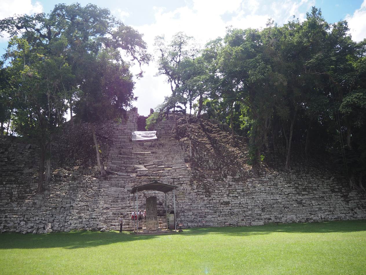 A stone wall with a stone structure

AI-generated content may be incorrect.