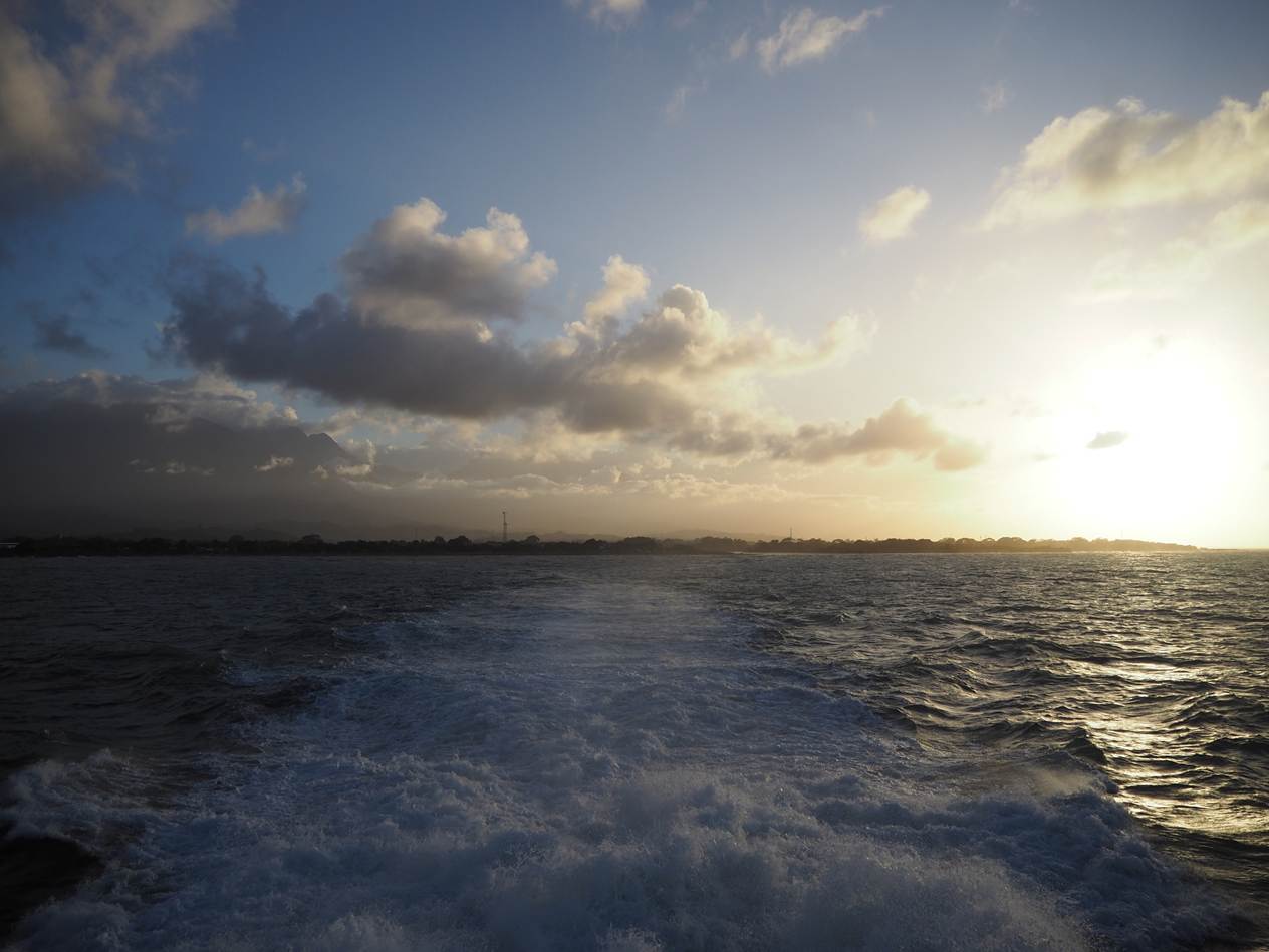 A boat wake in the water

AI-generated content may be incorrect.